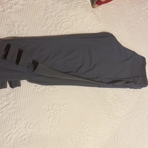 Victoria Secret Sport Leggings (Medium) Gray (Knockout by Victoria’s Secret) - Picture 3 of 4